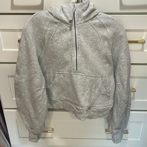 grey lulu scuba hoodie, worn once in amazing condition, size TP/P
